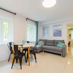 https://apartament-w-sopocie-w-przyziemiu-basement.sopothotels.com